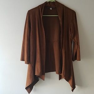 Maria Gabrielle shrug